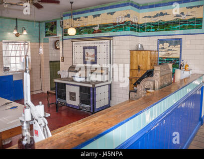 L'intérieur du poisson et Davys Chip shop à Beamish Museum,Angleterre,UK Banque D'Images