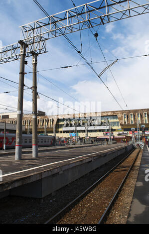 Des plates-formes, l'une des gare Paveletsky de Moscou 9 gares principales, construit en 1900 : ici en 1924, les moscovites venus rencontrer le corps de Lénine Banque D'Images