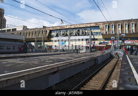 Des plates-formes, l'une des gare Paveletsky de Moscou 9 gares principales, construit en 1900 : ici en 1924, les moscovites venus rencontrer le corps de Lénine Banque D'Images