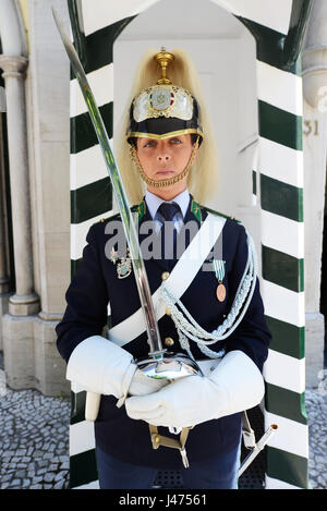 Portrait d'un soldat de la Garde nationale républicaine portugaise au palais présidentiel à Belém, Lisbonne. Banque D'Images