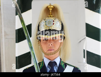 Portrait d'un soldat de la Garde nationale républicaine portugaise au palais présidentiel à Belém, Lisbonne. Banque D'Images