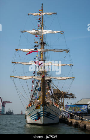 Avant de KRI Dewaruci, voilier-école pour les cadets de la marine indonésienne. Banque D'Images