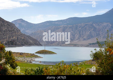 Tortum lac formé au 18e siècle sur Flux Tortum. La province d'Erzurum, Turquie Banque D'Images