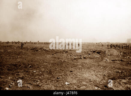 WW1 - Bataille de Ginchy - déménagement des troupes vers la ligne de front - 9 septembre, 1916 Banque D'Images