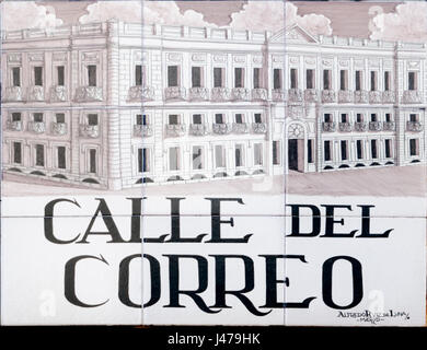 Calle del Correo, (post street) plaque de rue en céramique à Madrid, Espagne Banque D'Images