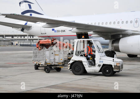 Les passagers à bord d'un Airbus A320-200 Aegean Airlines à l'aéroport international Ben Gorion, Israël Banque D'Images