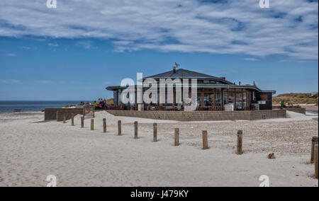 Café sur la plage de sable de Henne à la côte de la mer du Nord Banque D'Images