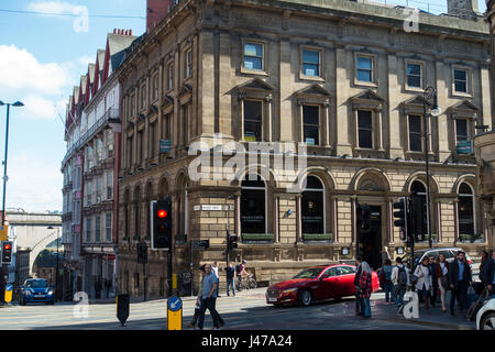 L'ancien bâtiment de la Banque nationale provinciale d'Angleterre, situé au 24 Mosley Street, est devenu un restaurant Miller & carter Steak Newcastle upon Tyne England Banque D'Images