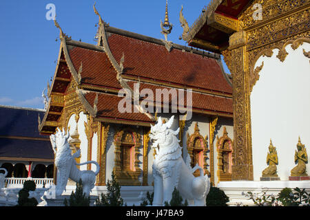 Chiffres lion mythique Singha au temple bouddhiste de Wat Ban Den, Mae Taeng, Chiang Mai, Thaïlande Banque D'Images