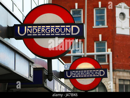Signe extérieur de métro station de métro Banque D'Images
