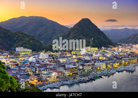 Shimoda, Japon ville Skyline au crépuscule sur la péninsule d'Izu. Banque D'Images