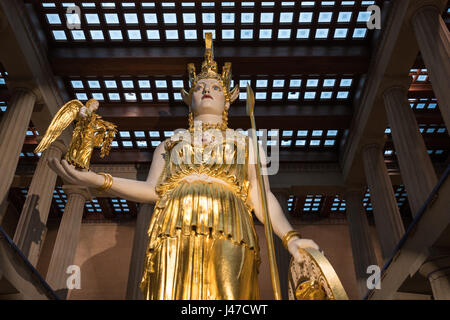 Or énorme hommage à la statue d'Athéna Parthenos dans le Parthénon, Nashville Banque D'Images