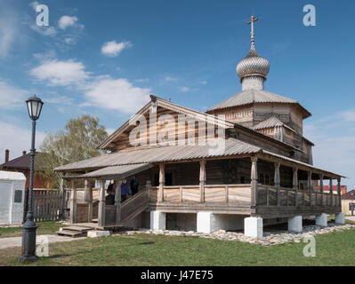 La plus ancienne église de la trinité en bois construit en 1551 sur l'île de sviyazhsk au confluent de la Volga et sviyaga les rivières. Banque D'Images