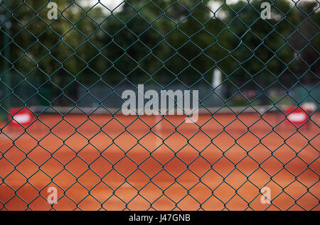 Résumé de clôture de cour de tennis, vue rapprochée. Banque D'Images