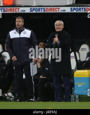 MIKE STOWELL CLAUDIO RANIERI ENTRAÎNEUR GARDIEN GARDIEN ENTRAÎNEUR ET MANAGER ST JAMES PARK NEWCASTLE ANGLETERRE 21 Novembre 2015 Banque D'Images