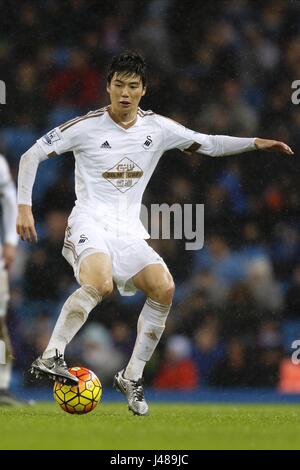 KI Sung Yueng Swansea City FC Swansea City FC STADE ETIHAD Manchester en Angleterre 12 Décembre 2015 Banque D'Images