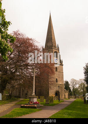 Eglise St Mary the Virgin et War Memorial Masham North Yorkshire Angleterre UK Banque D'Images