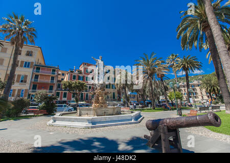 SANTA MARGHERITA LIGURE, ITALIE - 29 avril 2017 : Monument à Christophe Colomb à Santa Margherita Ligure, Italie. Monument a été créé par le sculpteur Banque D'Images