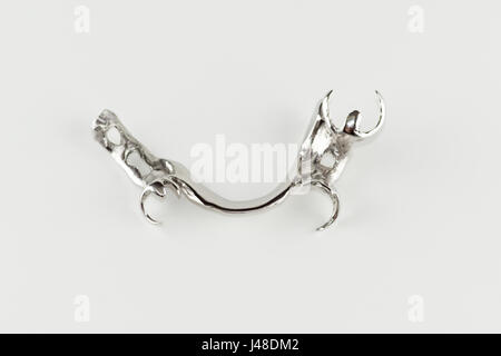 Prothèse cadre arc est faite d'un alliage de métal en laboratoire dentaire Banque D'Images