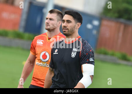 Auckland, Nouvelle-Zélande. 10 mai, 2017. Kieran Foran (L) et Shaun Johnson (R) de guerriers lors d'un New Zealand Warriors NRL entrainement au Mt Smart Stadium le 10 mai 2017 à Auckland, en Nouvelle-Zélande. Credit : PACIFIC PRESS/Alamy Live News Banque D'Images