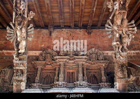 Sculpture en bois sur le Bhimsen templae, Patan Durbar Square, Katmandou Népal Banque D'Images