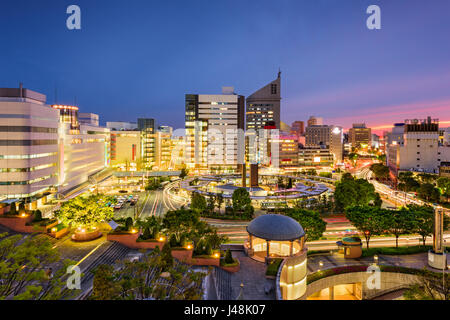 Hamamatsu au Japon sur les toits de la ville au crépuscule. Banque D'Images