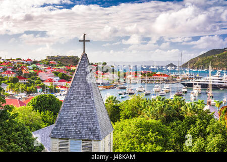 Saint Barthelemy Antilles Vue de derrière l'église anglicane Saint Barthelemy. Banque D'Images