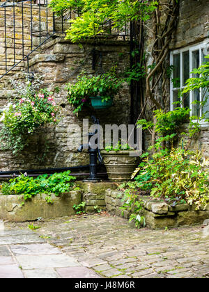 Chalet et Jardin dans le petit village de Pott Shrigley, Cheshire, Angleterre.