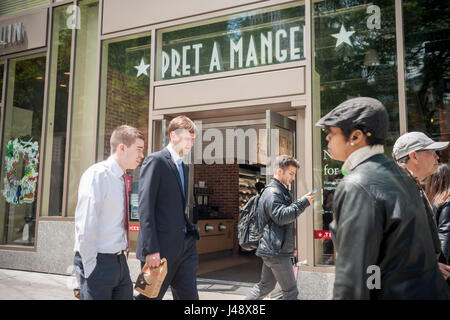 Une succursale de la chaîne de sandwich Pret (France) dans le centre de Manhattan à New York le mercredi 10 mai, 2017. Pret A Manger propriétaire Bridgeport Conseillers est envisagerait une introduction en bourse aux États-Unis pour la chaîne de restaurants à ambiance décontractée. (© Richard B. Levine) Banque D'Images