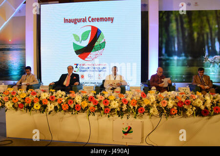 Dhaka. 10 mai, 2017. Photo prise le 10 mai 2017 montre la scène du troisième Asia-Pacific Broadcasting Union (ABU) Sommet des médias à Dhaka, capitale du Bangladesh. Le troisième Sommet des médias ABU sur le changement climatique et la réduction des risques de catastrophe (RRC) a donné le coup d'ici mercredi. Credit : Salim Reza/Xinhua/Alamy Live News Banque D'Images