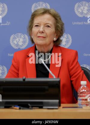 Organisation des Nations Unies, New York, USA, 09 mai 2017 - Point de presse par les représentants des anciens, un groupe de dirigeants mondiaux travaillent ensemble pour la paix et les droits de l'homme aujourd'hui au siège des Nations Unies à New York. Mary Robinson, ancienne présidente d'Irlande et ancien Haut Commissaire des Nations Unies pour les droits de l'homme. Photo : Luiz Rampelotto/EuropaNewswire dans le monde d'utilisation | Banque D'Images