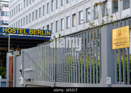 Berlin, Allemagne. 10 mai, 2017. Mercredi, le 10 mai 2017, le gouvernement allemand annonce, que le City Hostel Berlin, sur le site de l'ambassade de Corée du Nord, l'établissement sera fermé en violant les règles de l'ONU : Crédit Marcus Krauss/Alamy Live News Banque D'Images