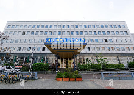 Berlin, Allemagne. 10 mai, 2017. Mercredi, le 10 mai 2017, le gouvernement allemand annonce, que le City Hostel Berlin, sur le site de l'ambassade de Corée du Nord, l'établissement sera fermé en violant les règles de l'ONU : Crédit Marcus Krauss/Alamy Live News Banque D'Images