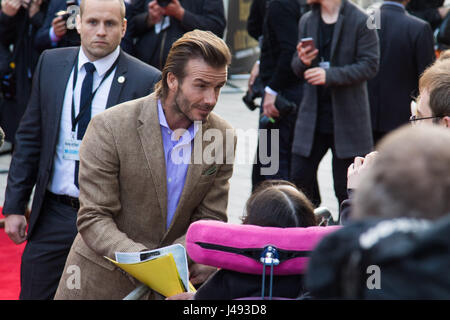 XX assiste à la première européenne du Roi Arthur - Légende de l'épée à l'Empire Cineworld à Leicester Square. Banque D'Images