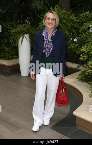 Bevrly Hills, Ca. 10 mai, 2017. Sharon Stone à la 88e anniversaire de la Fashion Show et déjeuner à l'hôtel Beverly Wilshire Four Seasons Hotel de Beverly Hills, Californie le 10 mai 2017. Credit : Faye Sadou/media/Alamy Punch Live News Banque D'Images