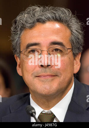 Noel J. Francisco témoigne devant le comité du Sénat des États-Unis sur l'appareil judiciaire sur sa nomination pour être solliciteur général de l'US sur la colline du Capitole à Washington, DC le mercredi 10 mai 2017. Credit : Ron Sachs / CNP - AUCUN FIL SERVICE - Photo : Ron Sachs/CNP/dpa Banque D'Images