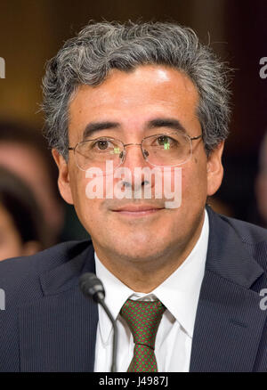 Noel J. Francisco témoigne devant le comité du Sénat des États-Unis sur l'appareil judiciaire sur sa nomination pour être solliciteur général de l'US sur la colline du Capitole à Washington, DC le mercredi 10 mai 2017. Credit : Ron Sachs / CNP - AUCUN FIL SERVICE - Photo : Ron Sachs/CNP/dpa Banque D'Images