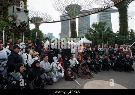 06.05.2017, Singapour, République de Singapour, en Asie - Star Wars fans vêtus de leurs costumes de recueillir au cours de l'assemblée annuelle de l'événement de la guerre des étoiles. Banque D'Images