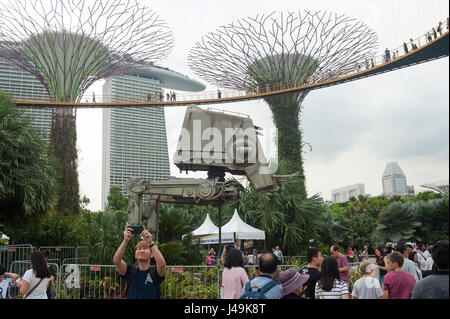 06.05.2017, Singapour, République de Singapour, en Asie - les fans de Star Wars de recueillir au cours de l'assemblée annuelle de l'événement Star Wars dans l'Supertree Grove. Banque D'Images