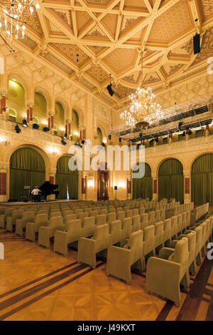 Stock photo - Salle de Concert Vigado inaugurée en 1865 par Franz Liszt est un mélange de style mauresque byzantin et motifs Hongrois Banque D'Images