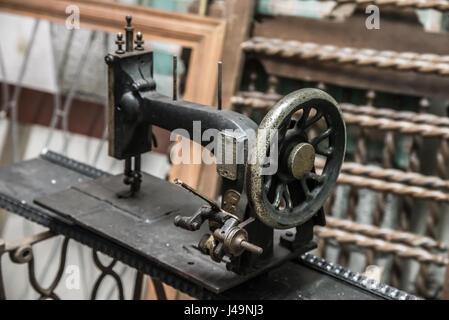 Vieille machine à coudre Banque D'Images