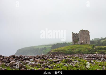 Péninsule de Dingle, comté de Kerry, Irlande -Minard de caste, d'une vieille ruine le long de la côte sur le sentier de randonnée Dingle Way. Banque D'Images