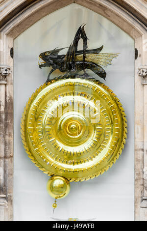 En acier inoxydable, de l'émail et d'or, le chronophage (temps-eater) et grande horloge (un demi mètre de diamètre) conçu par John Taylor et dans Banque D'Images