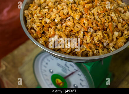 HANOI, VIETNAM - CIRCA SEPTEMBRE 2014 : la crevette dans les rues de Hanoi, Vietnam. Banque D'Images