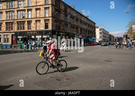 La jonction de Byres Road et l'avenue University et Highburgh Rd dans le quartier de West End à Glasgow Banque D'Images