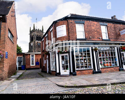 Boutique de la place du marché de la ville pittoresque de Sandbach Cheshire Angleterre du Sud Banque D'Images