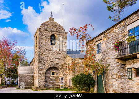 Le Royal St Mary's Church, également connu sous le nom de l'église de Saint Benoît, a été construit en 1965 à O Cebreiro-71 sur les fondations d'une église pré-romane Banque D'Images