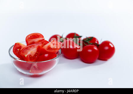 Tomates bien mûres blanches sur un bcakground Banque D'Images