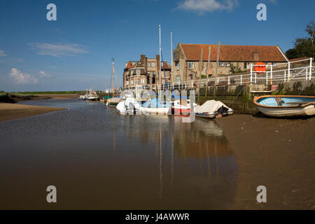 Bateaux et bâtiments traditionnels à Blakeney waterside Banque D'Images