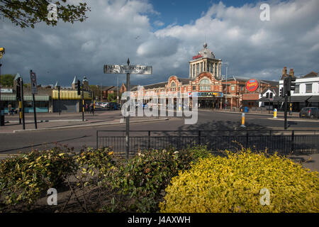 Southend on Sea, Essex, Angleterre, Royaume-Uni. Mai 2017 Le Kursaal jeux électroniques sur Southend front de mer. Banque D'Images